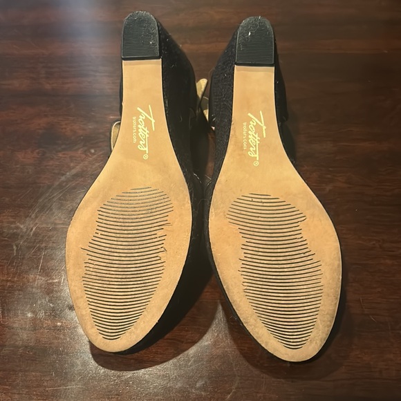 Trotters Wedge Heels size 7N - Picture 5 of 7